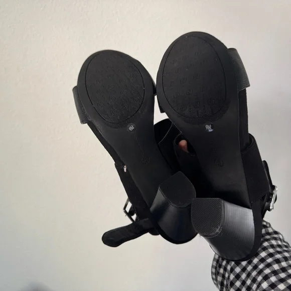 Giani Bernini Aikko Black Platform Chunky Buckle Heel 9M Modern Chic Like New - Picture 12 of 14